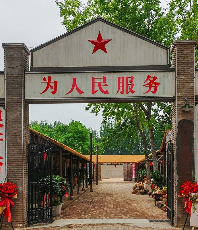 表叔以前是县水利局的局长，一家人风光无限，但是自从他因为贪污受贿被抓判刑之后，全