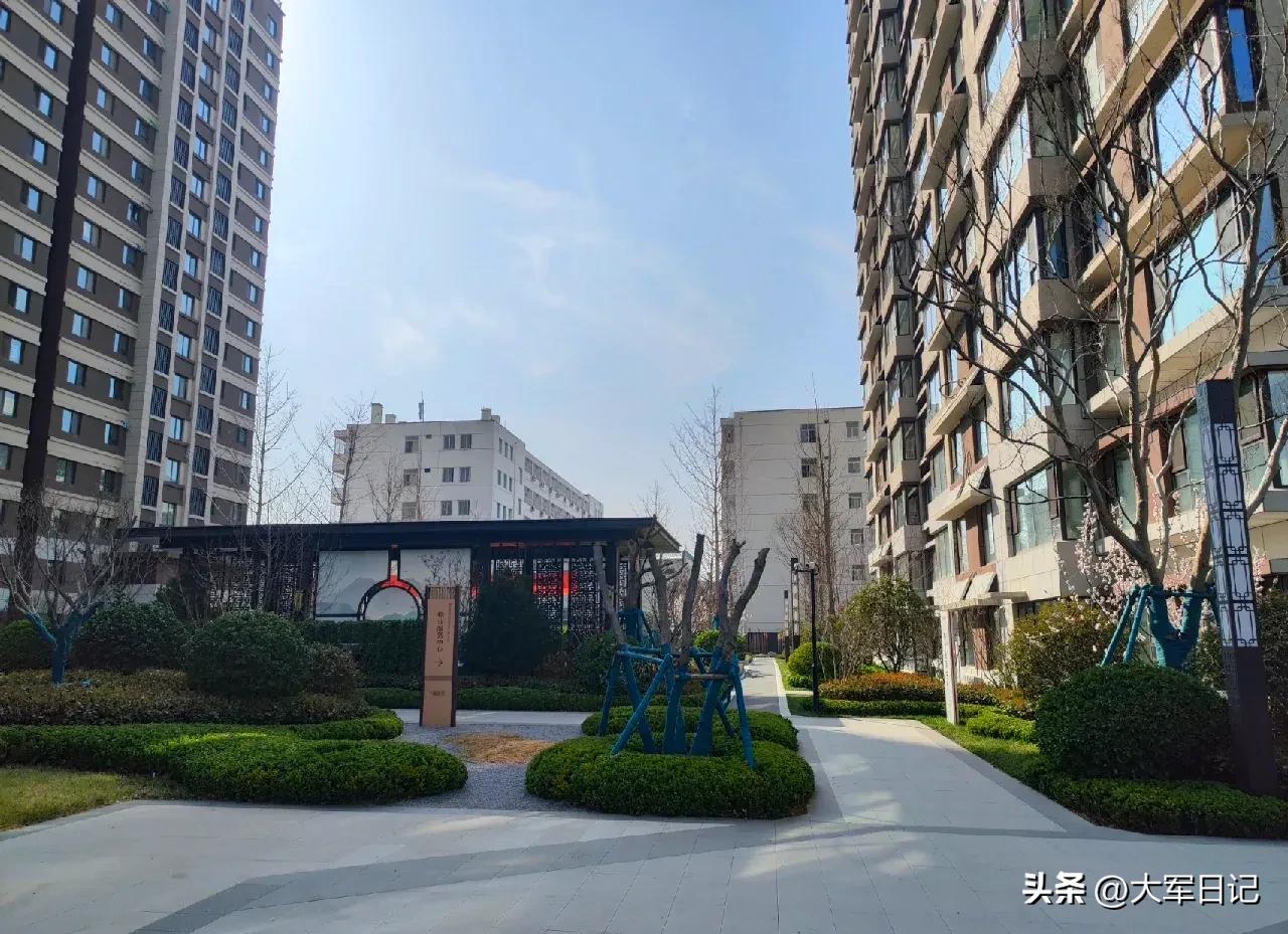 买房奇遇！175万的房砍到163万，竟和房东同一天生日
 
不得不说我老公的行动