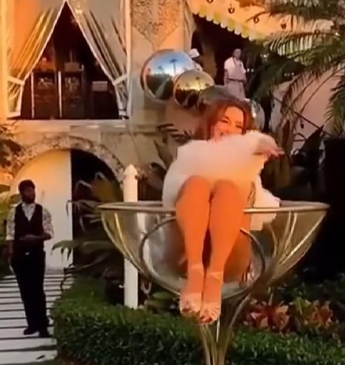 美国4200万人领政府救济，因为这一个多月政府停摆，开始出现商品救济危机，不过这