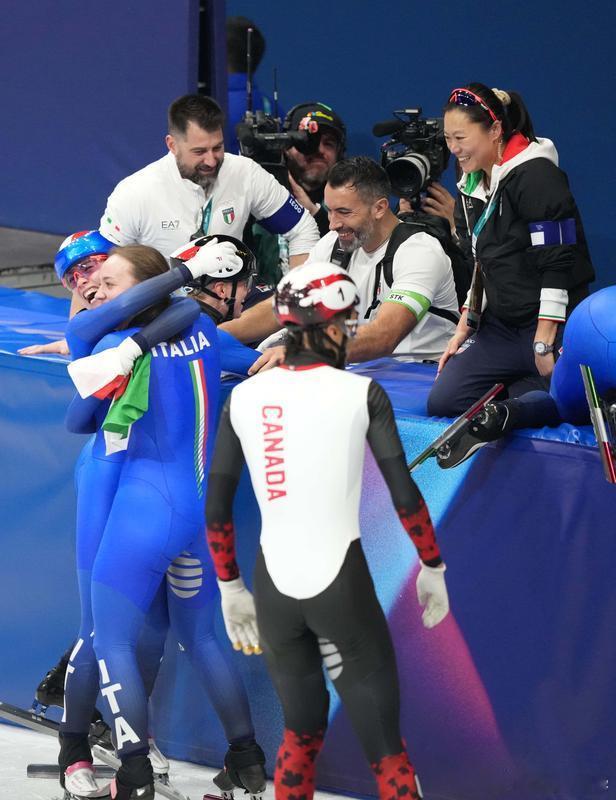 带领意大利队夺金的是中国教练 38岁的齐梦瑶第一次以主教练身份带队出征冬奥会，昨