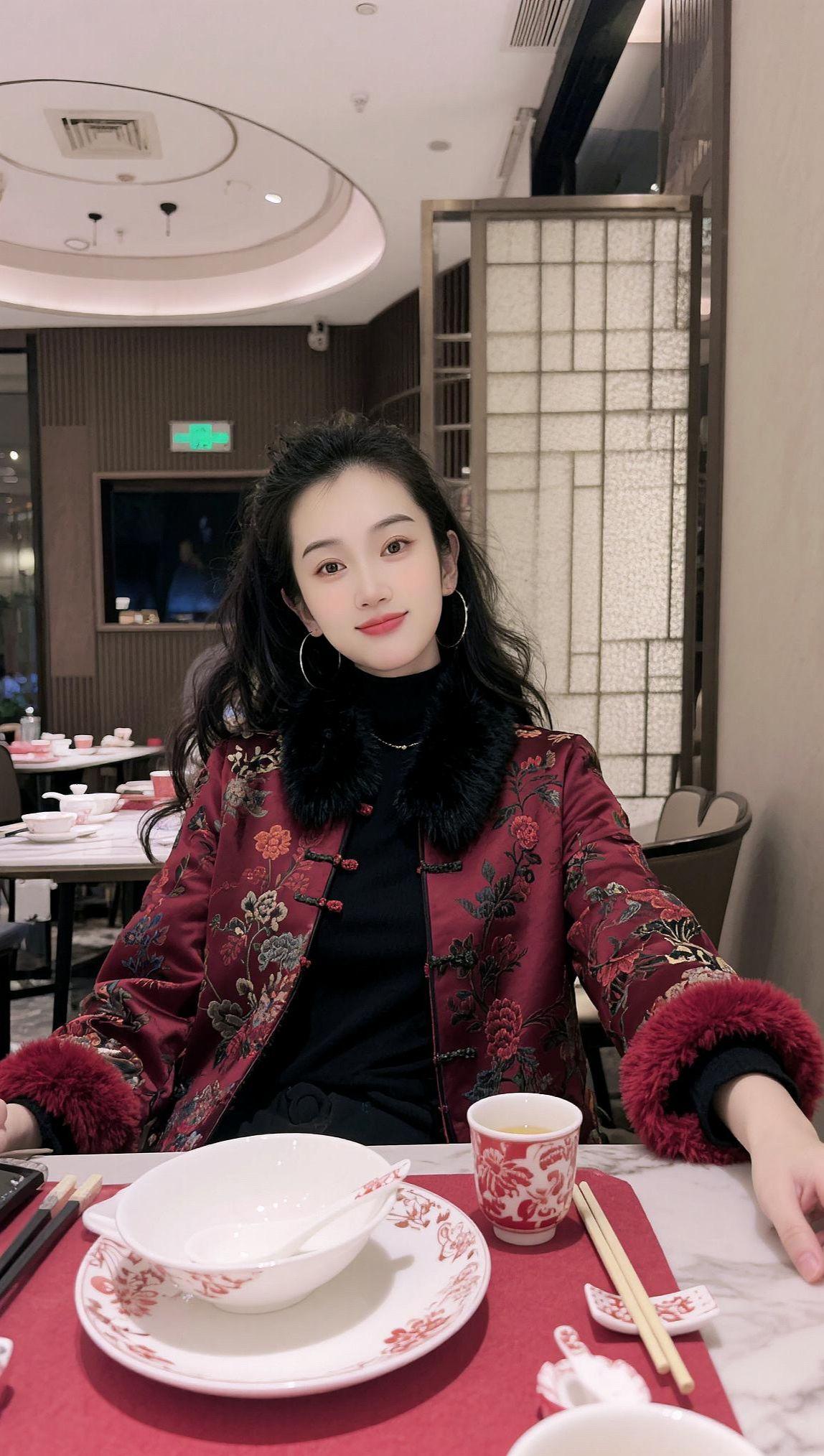 AI中式氛围感写真 抖音ai创作 抖音玩法合伙人计划。拍同款 @D0U十小助手