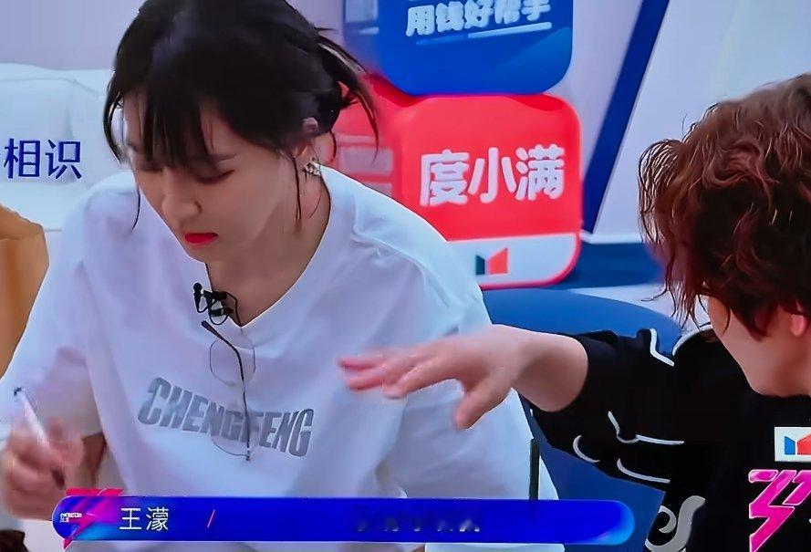 王濛cue黎明王濛cue黎明来浪姐王濛浪姐cue黎明 王濛用歌词“黎明呼唤我”c