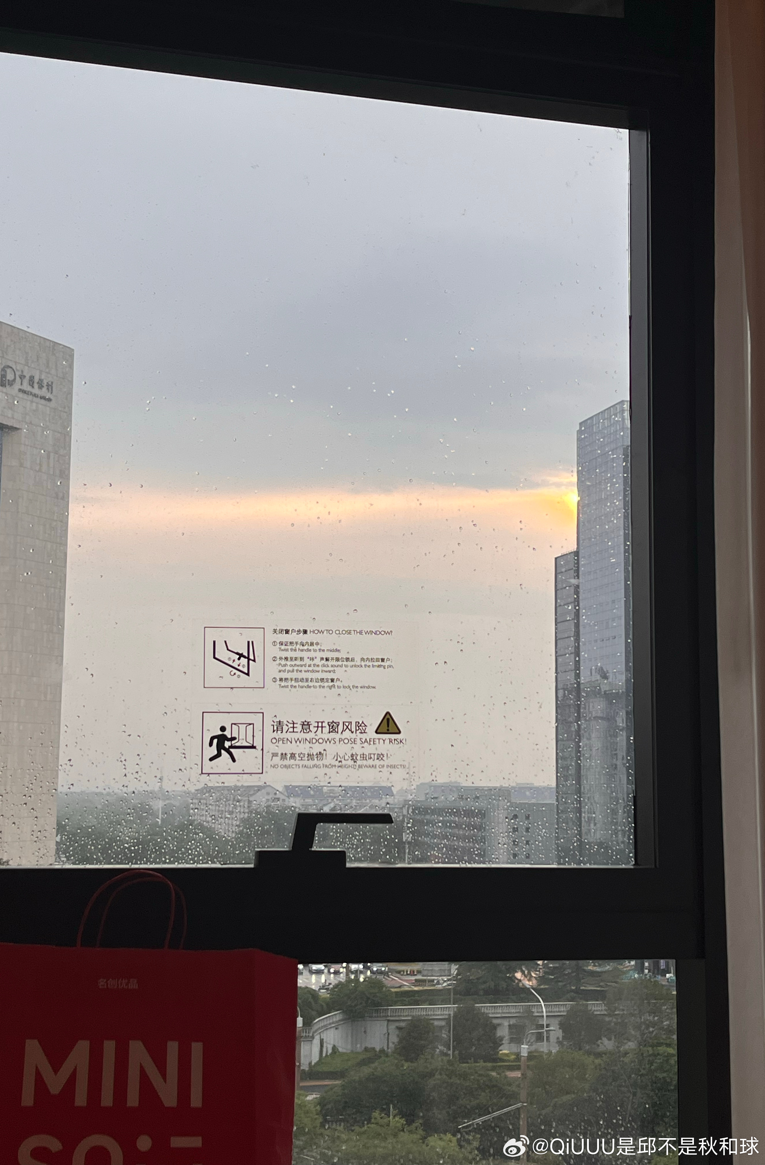我们：wok，大楼发射激光（？ 