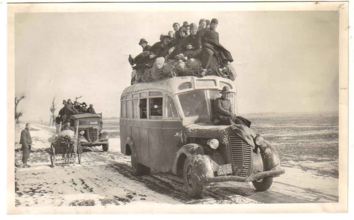 1940年代，北平开往天津的汽车。