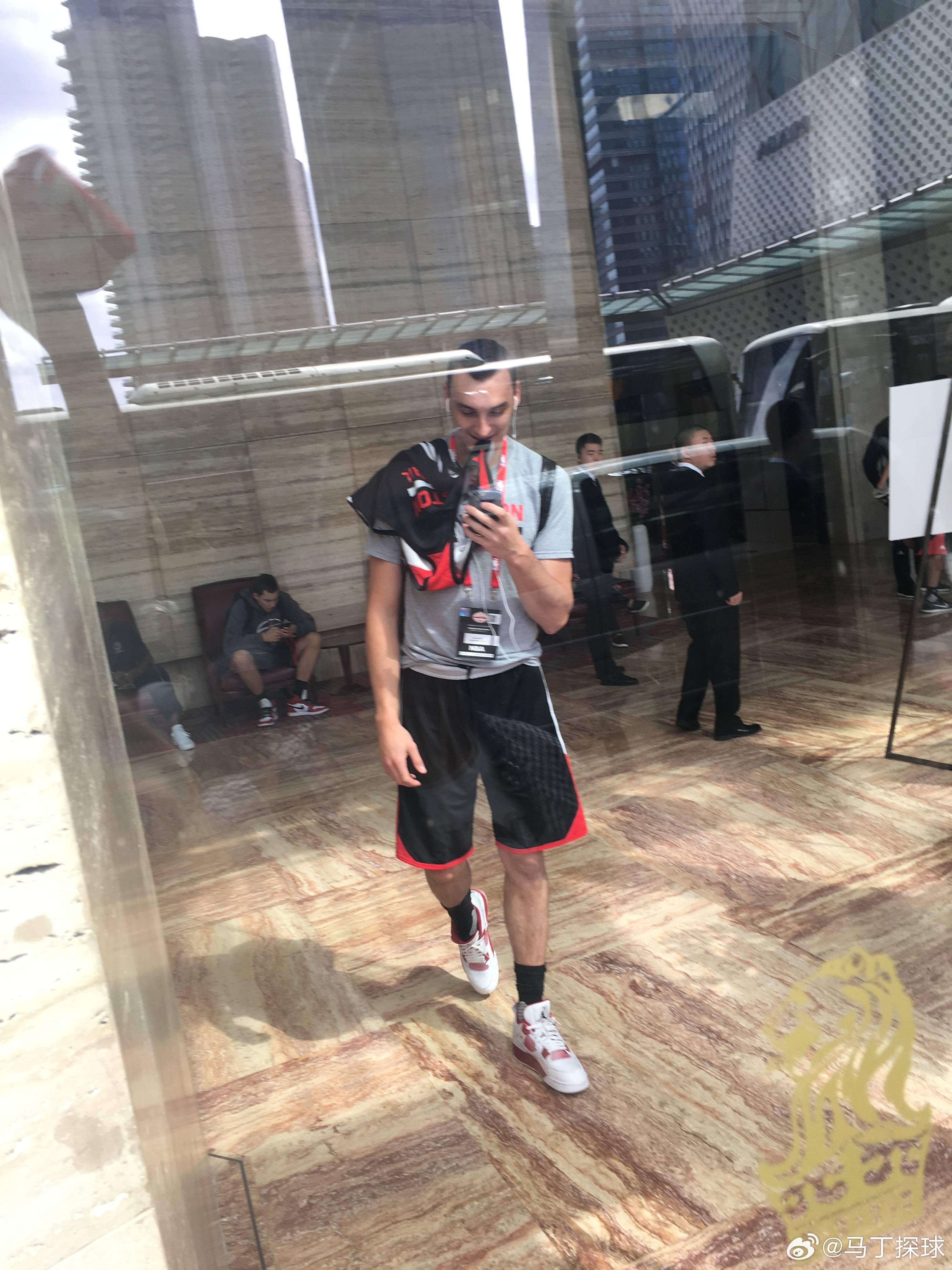 科尔：在火箭的那间客队更衣室里，有着我们太多美好的回忆火箭vs勇士休斯顿火箭