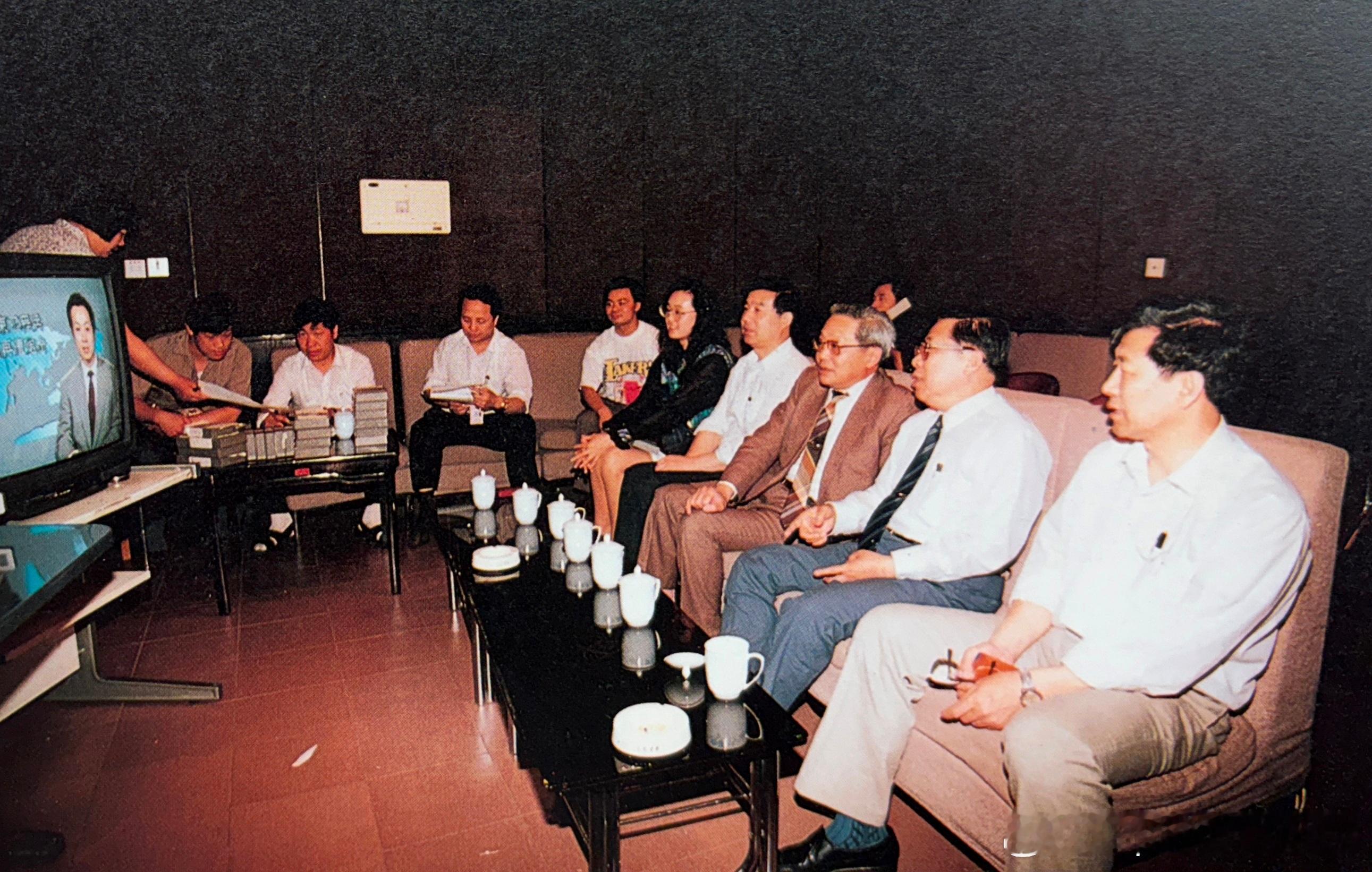 90年代广播电影电视部部长艾知生（1986年1月-1994年4月在任）、中央电视