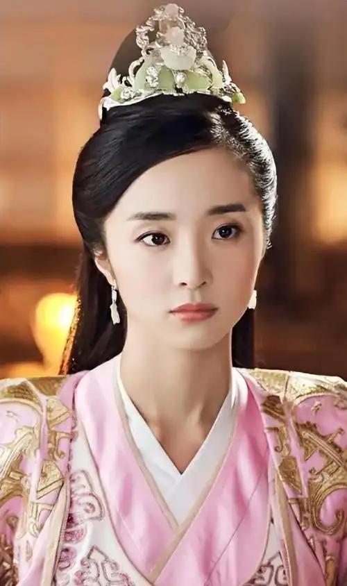 有人问，都是亲生的，独孤伽罗为什么那么坚决要让杨广取代杨勇？
 
杨广心思深，懂