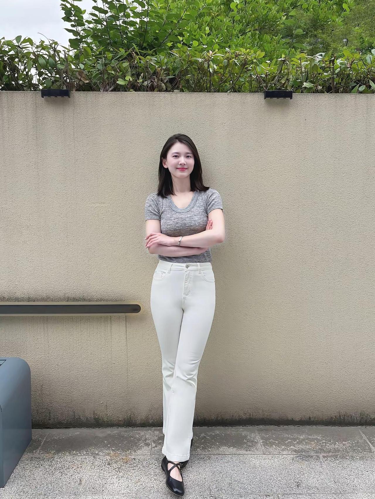 慵懒夏日ootd 夏日悠闲穿搭 夏日甜妹松弛感穿搭 夏日休闲舒适慵懒感 知性温柔