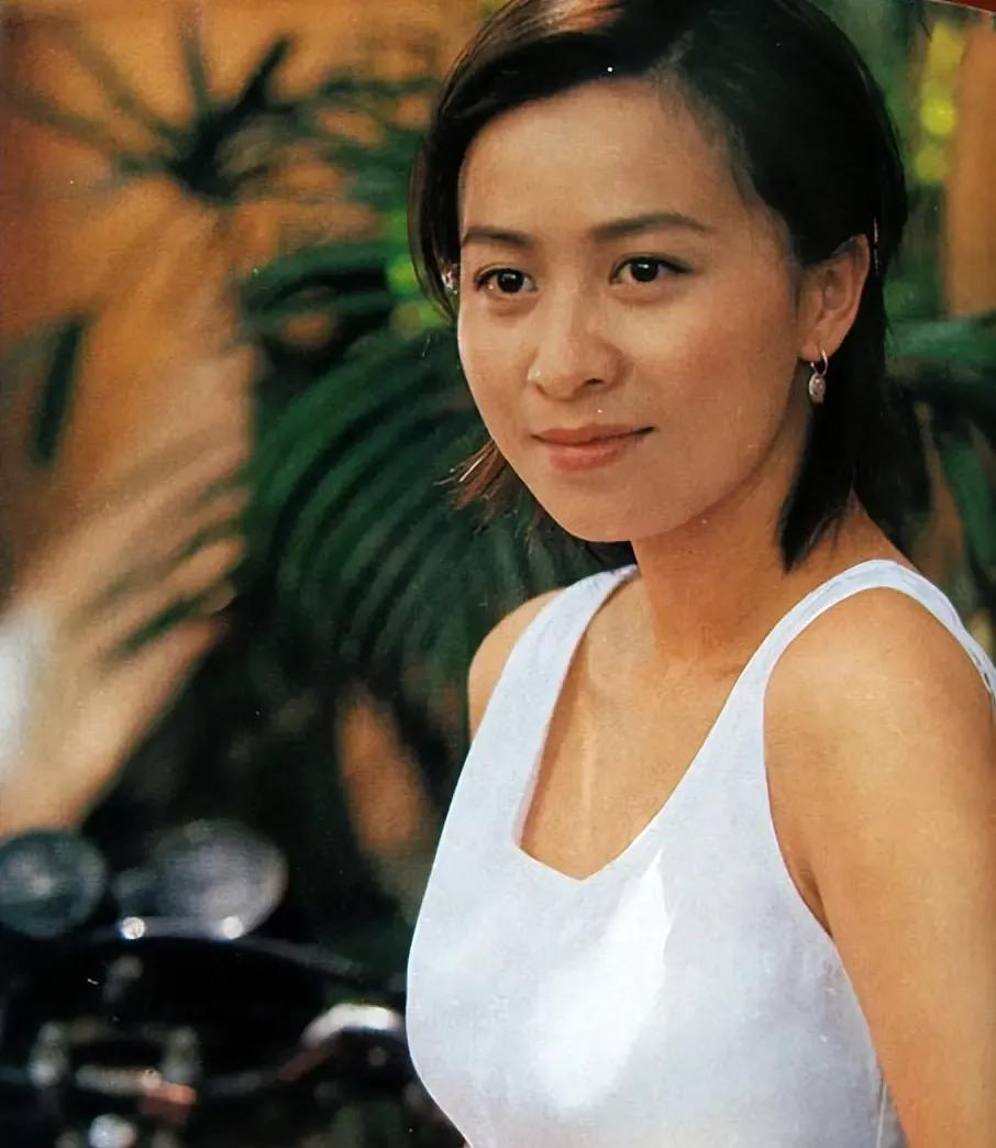 刘嘉玲一直以苏州人自称，但其实她祖籍是广西容县的，老家还有祖屋和亲友。那为啥她当