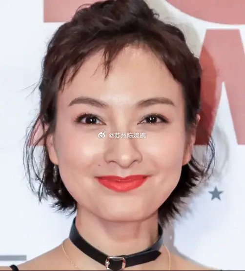 节目里，主持人问吴昕："你都42岁了，为什么还不结婚？"吴昕说："我现在经济独立