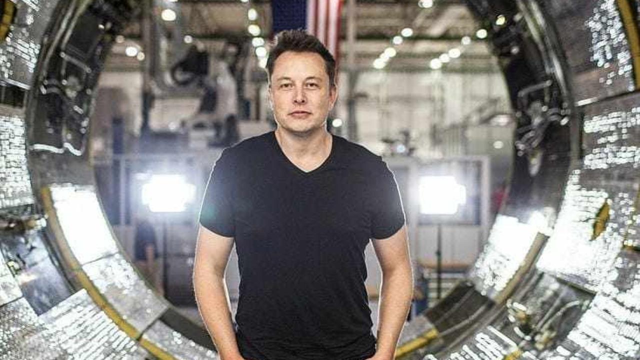 马斯克刚说：“明年，我将把我的SpaceX股份中的一份送给美国每一个孩子。
这将