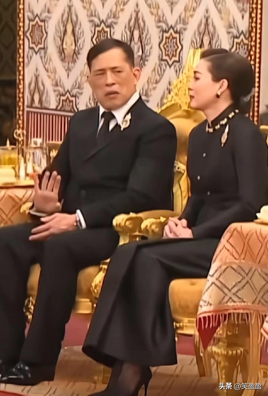 泰王私下经常找苏提达王后聊天
展现出难得的轻松一面
这个王后是真的优秀
得体大方