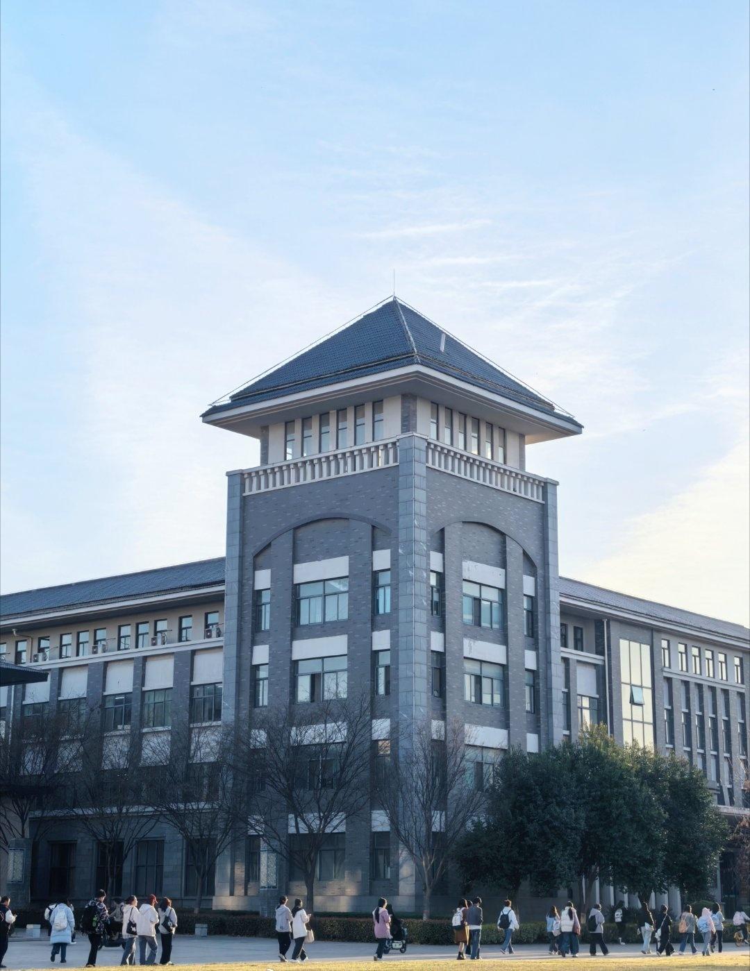 祝 @洛阳师范学院 109岁生日快乐！愿两校共同进步，友谊长存！ ​​​