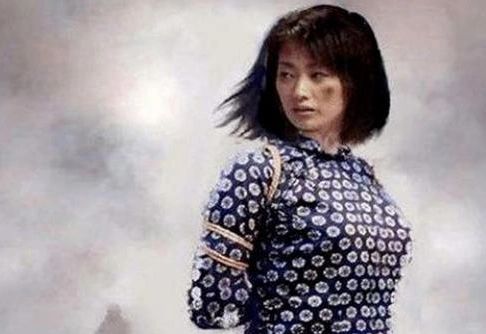 她生于书香门第，父亲是村里唯一的教书先生，生活拮据却注重教养，如果没有禽兽入侵，...