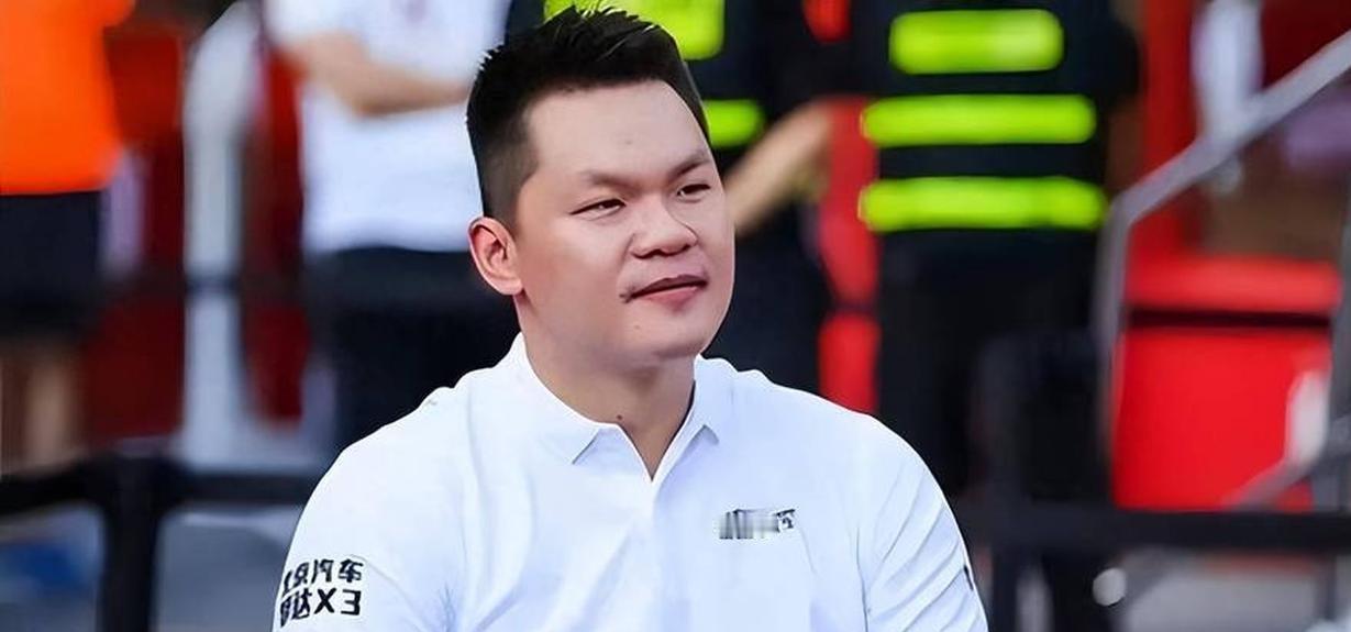 卸任广东宏远总经理才两周，朱芳雨就给自己找了个新差事：从零开始，在广西建一支职业