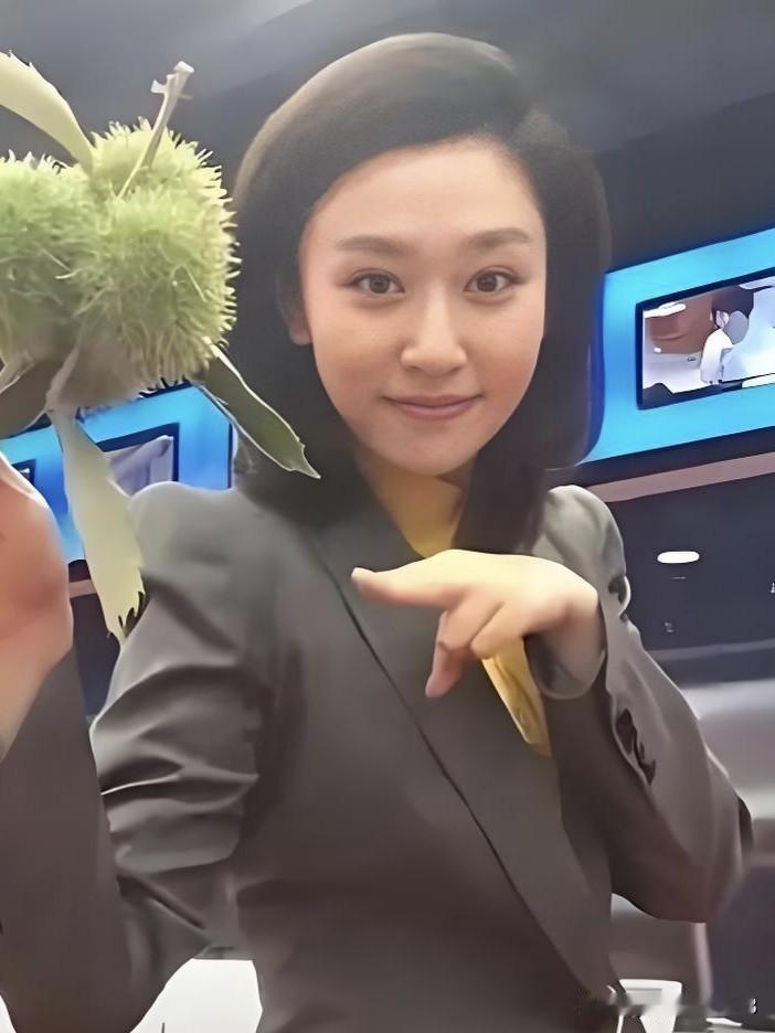 王音琪端庄亲和，播报沉稳专业，是央视新生代主持里的亮眼新锐。能力重要还是运气重要