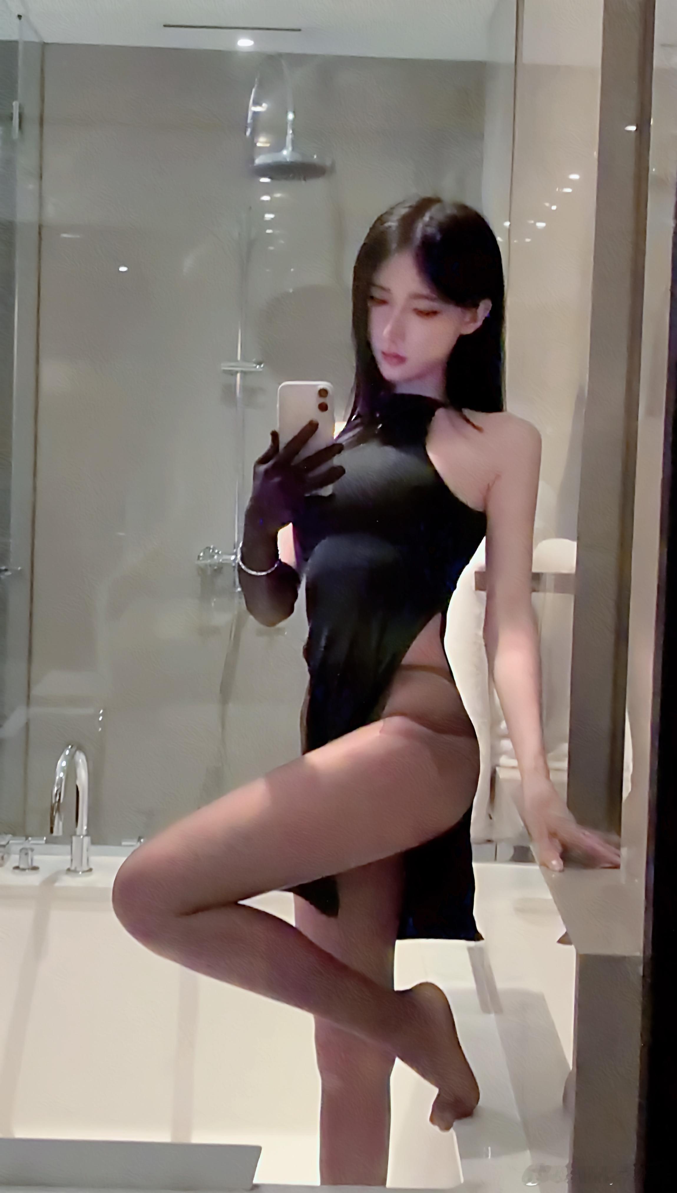 当时没穿内衣来着 