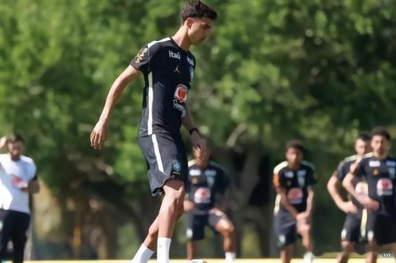 维托尔-雷斯：我的目标就是重回曼城；维托尔-雷斯正在欧洲足坛逐渐站稳脚跟。自从离