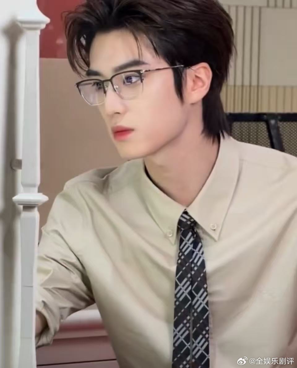 杨洋王星越胡一天张康乐生图杨洋王星越胡一天张康乐生图好帅！杨洋王星越胡一天张康乐
