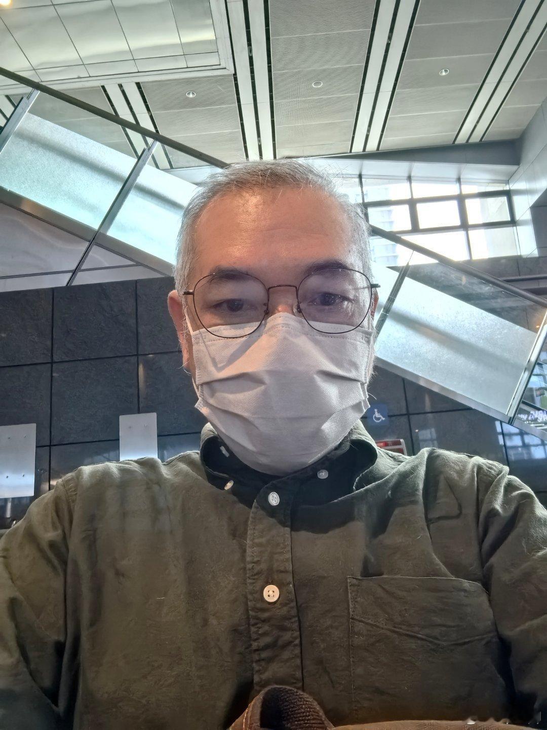 上工賺貓罐罐。 ​​​
