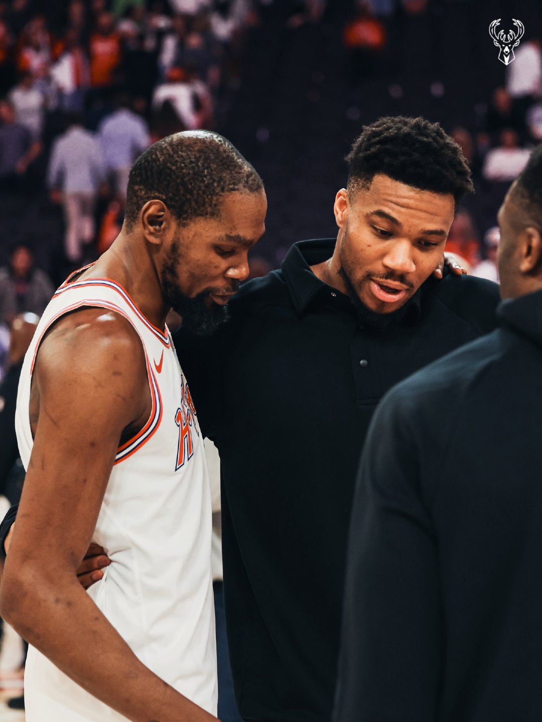 字母你想...... （雄鹿官方晒图）尼克斯vs灰熊 雄鹿vs火箭