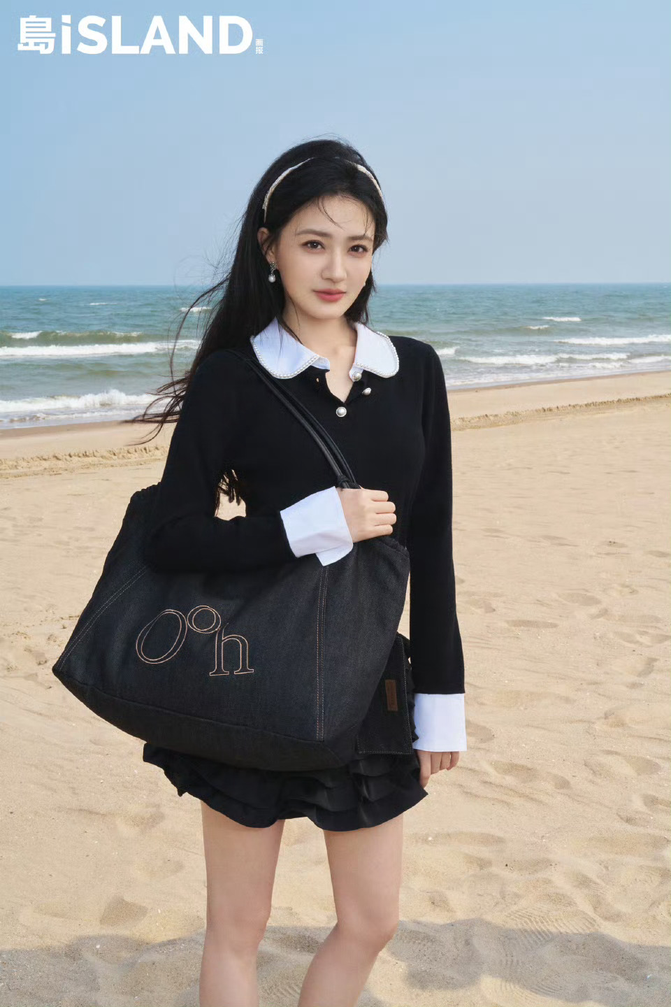 岛ISLAND画报 × 徐璐 海浪拍打着海岸，那是回忆在耳边低语。每一个被定格的