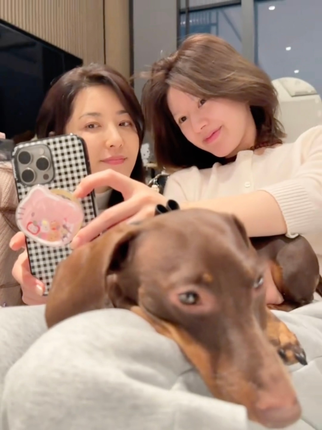 曾黎陪着赵露思 患难见真情，祝美女们友谊长存[心] 