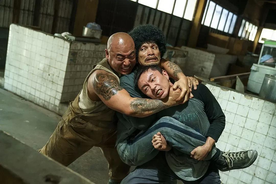 “你要不趁热打铁，想再红就难了！”32年前，导演王晶对一个9岁男孩这样说。
 