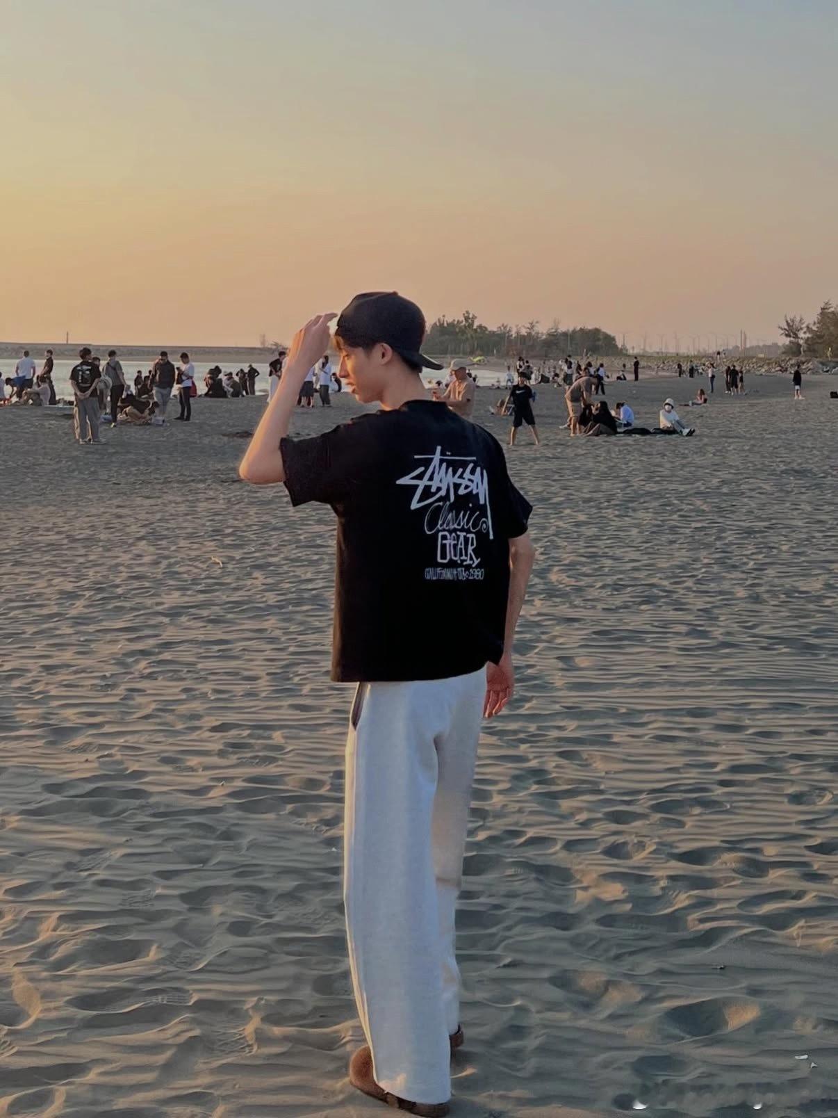 p1徐絃家和郭冠宏📸翻了一下主页，原来徐絃家是很爱拍照的类型啊 