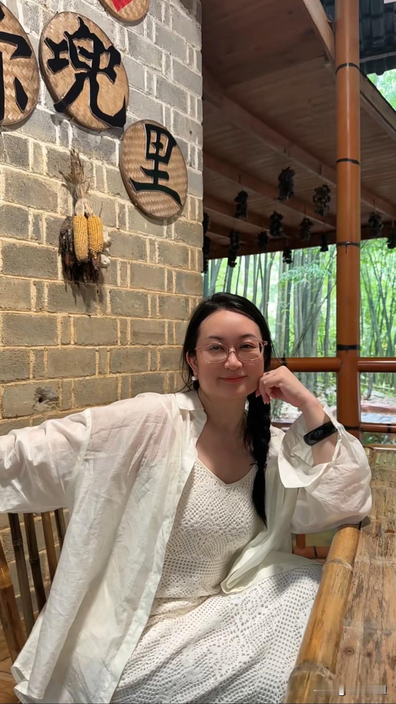我喜欢和年长一点的人相处。

就是四十岁以上的，有点怕和三十岁到四十岁之间的人相