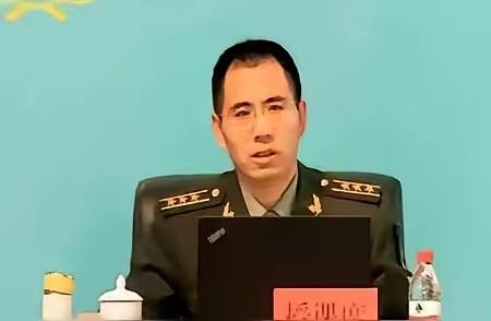 1979年，2个月大的弃婴被46岁光棍领养，省吃俭用把他抚养长大。不料，40年后