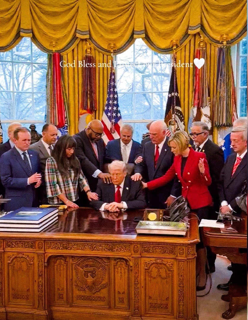 【一百只兔子拉一挂车——乱了套咧】特朗普这么荒唐滴打仗，闻所未闻，见所未见。关键