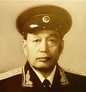 1941年，八路军团长胡兆琪为了掩护军区首长突围，不幸被鬼子俘虏，政委知道后，立