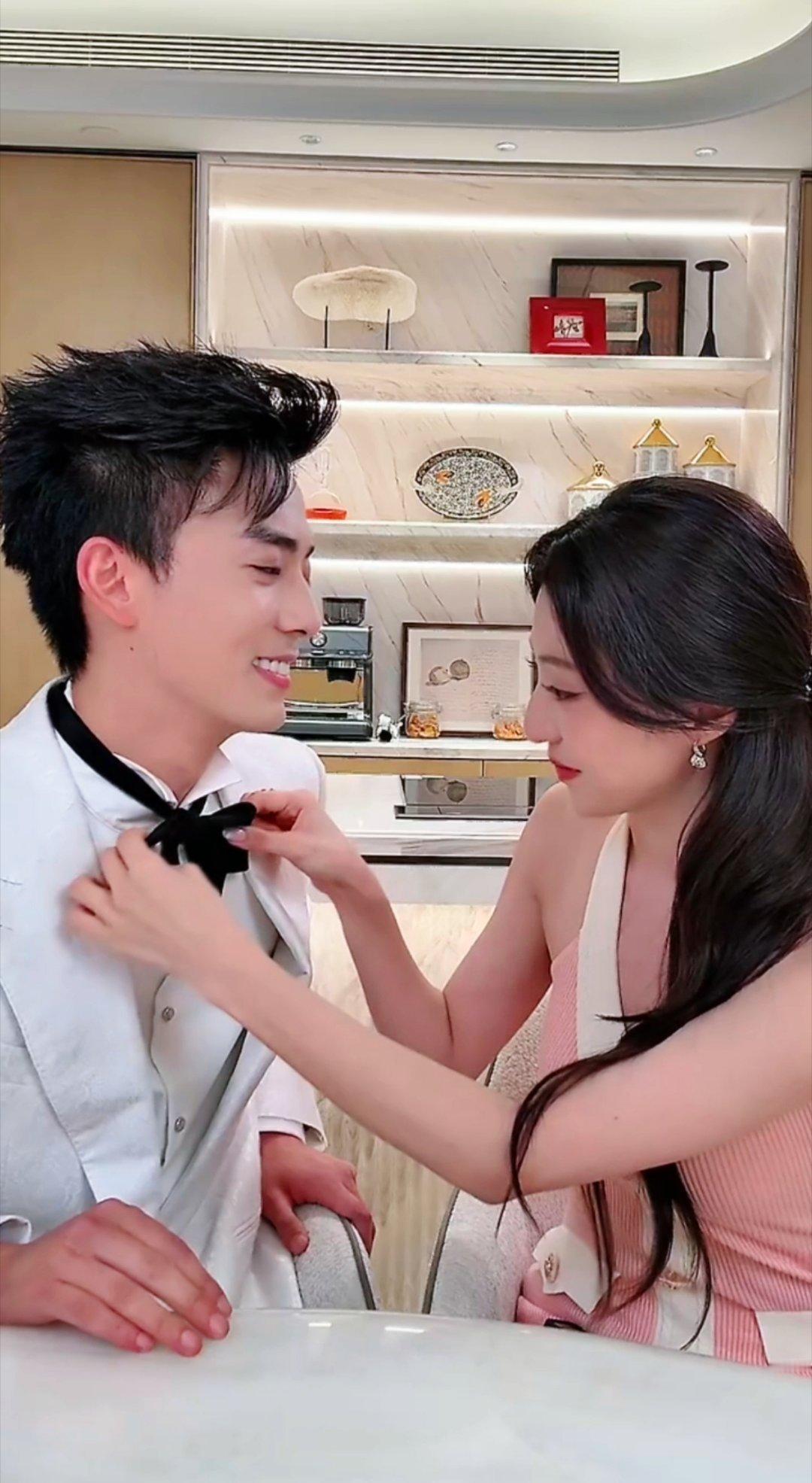 有港回信 赵华为你牙齿不冷吗？？赵华为胡连馨合体直播