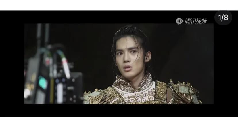 发现了《封神》一个很令我着迷的点
就是给青年男演员蓄了长发，而不是剃掉发际线然后