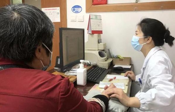 我今年都50岁了，按理说都是老太太了，但是最近这几天我的胸却开始变大了，还有点隐