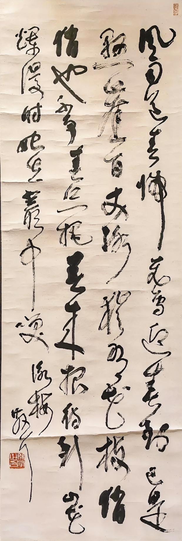 林散之草书的高妙之处，是他把魏碑和篆隶等用笔用一种无形的、含蓄的方式表达出来了，