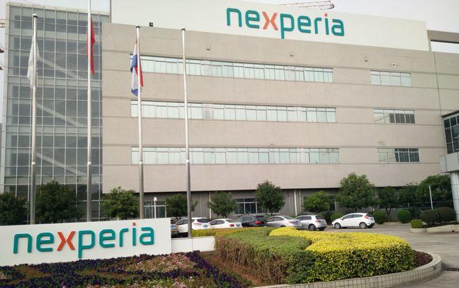 荷兰宣布封锁DUV光刻机，当天生效，一点情面不留！很多人以为这是荷兰握着ASML