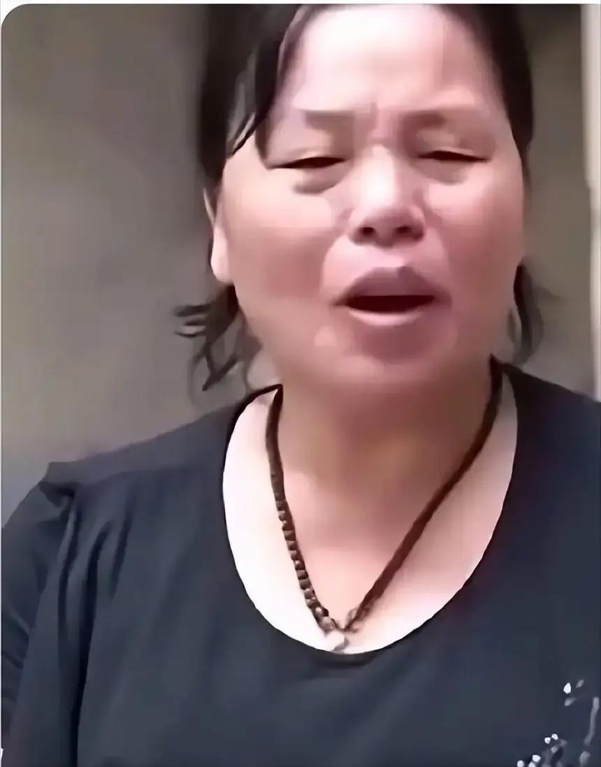 全红婵妈曾经一句话得罪了所有的亲戚。她说她嫁过来20多年，也不知道家里边有这么多