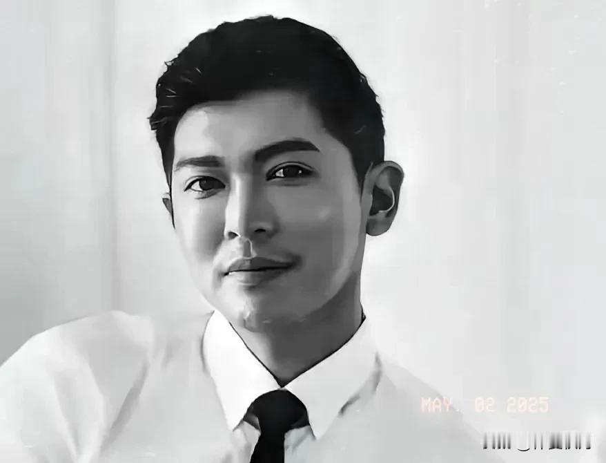 这个男人也不是省油的灯！
他应该是过的不好吧！最近汪小菲又因“大S相关”上热搜，