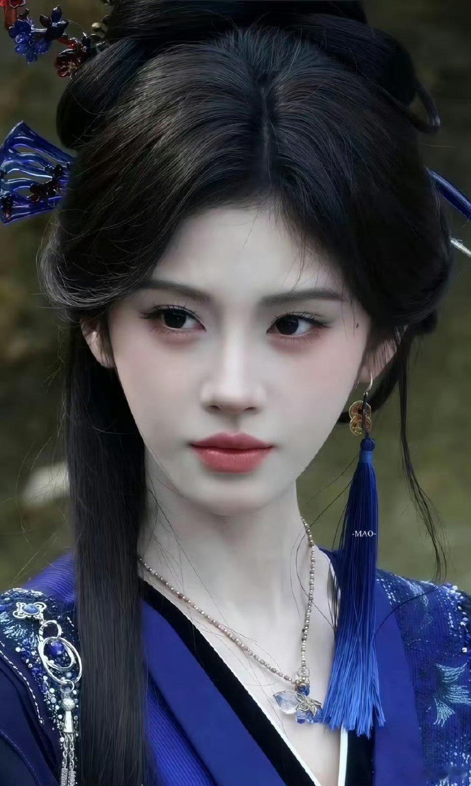 网友说鞠婧祎的妆容过浓 有点男相 