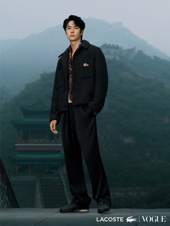 #王一博拼色丝巾领带黑色小香# 王一博拼色丝巾领带黑色小香，满分酷盖气场的一博是
