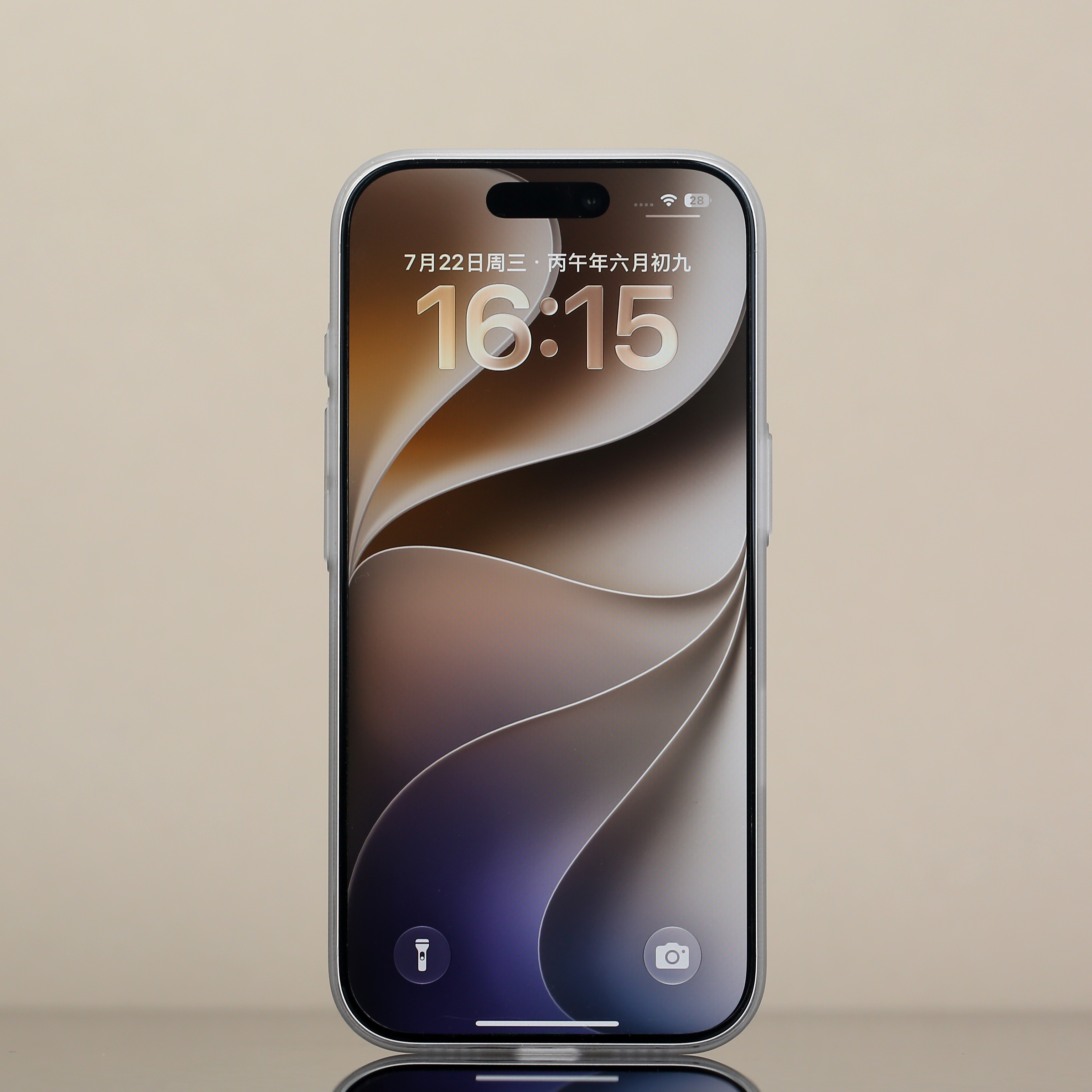 朋友们，iPhone 17 Pro PC 斜隐上架了。半透和石头灰两款配色可以选