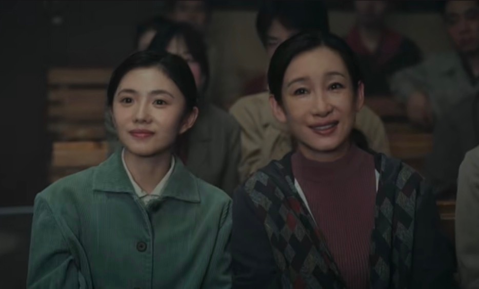 花彩香忆秦娥不是母女胜似母女 忆秦娥虽然唱戏的路很辛苦但花姨和舅舅真的爱她。公园