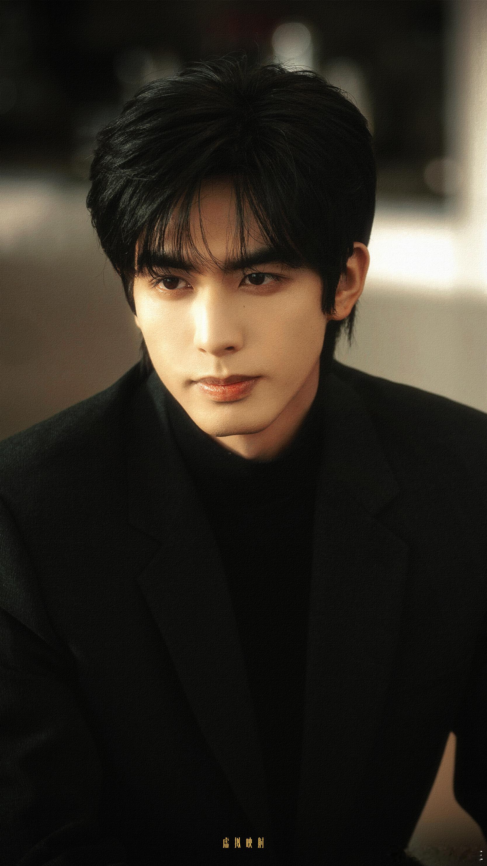 色令智昏宋威龙 雪夜跨台阶名场面直接封神，宋威龙185cm的身形融进氛围感画面，