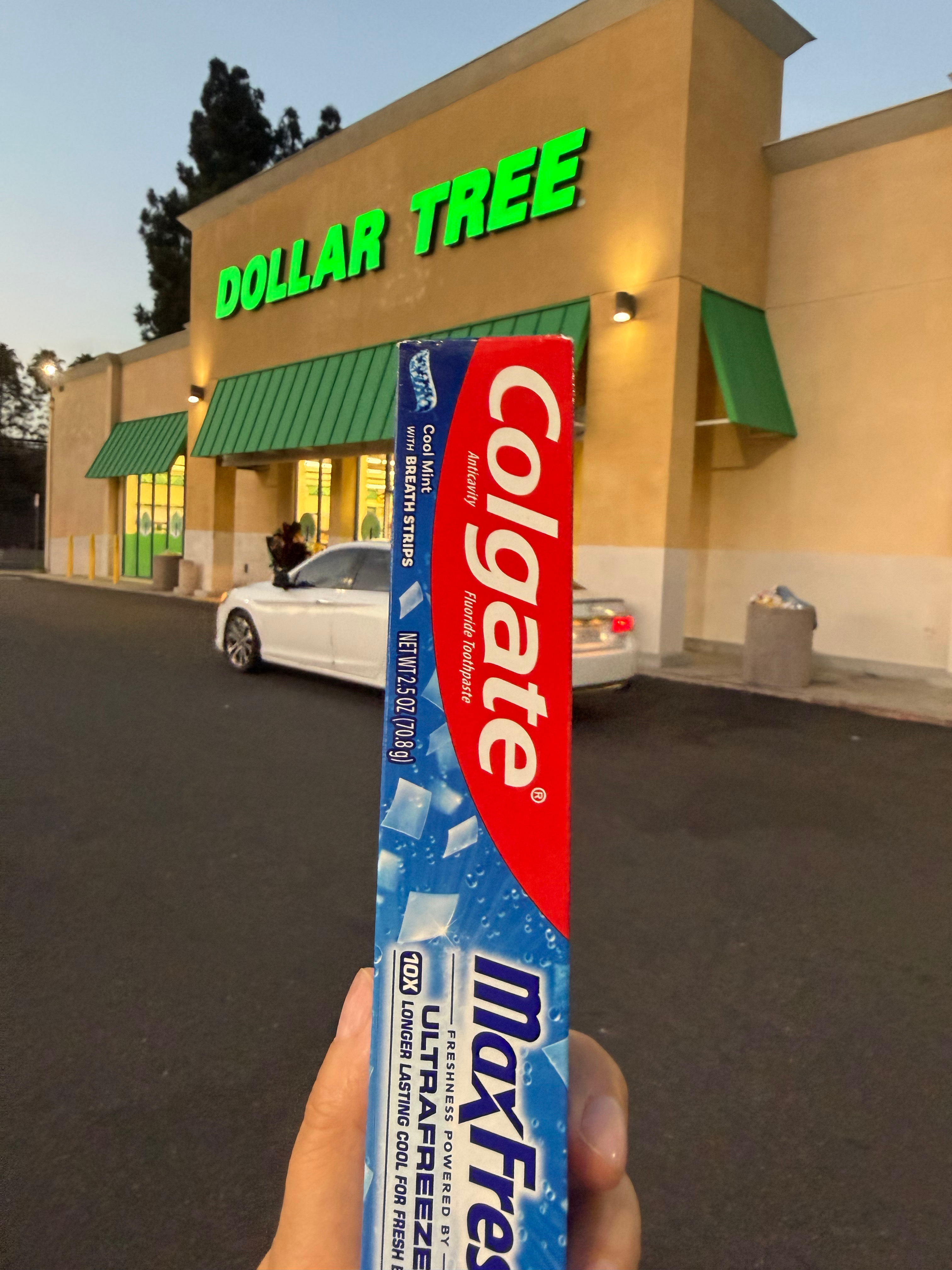 出租好奇，逛了逛美国的一元店dollar tree。这管牙膏猜猜多少钱？也不知道