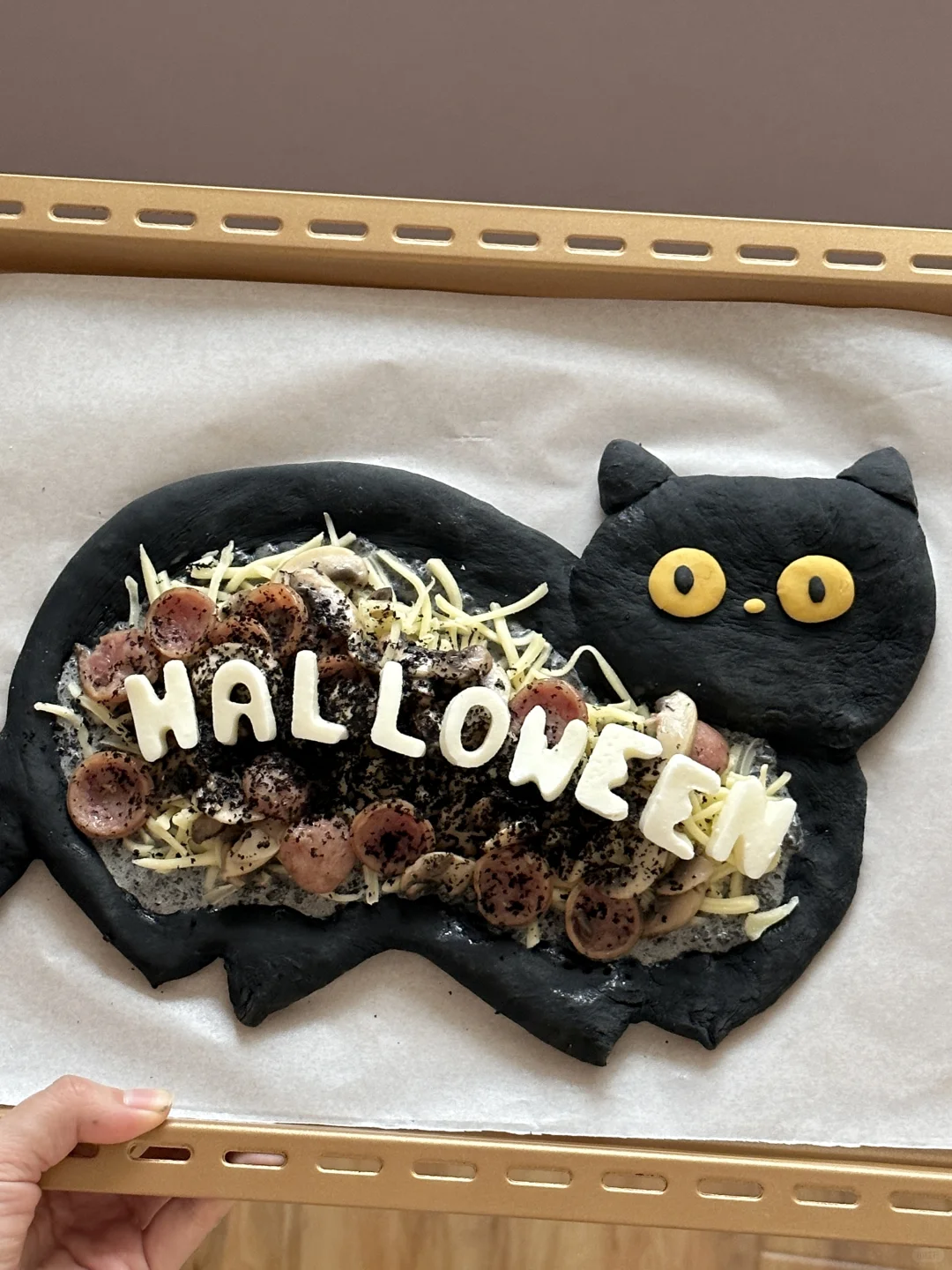 万圣节🐈‍⬛黑猫黑松露火腿披萨🍕