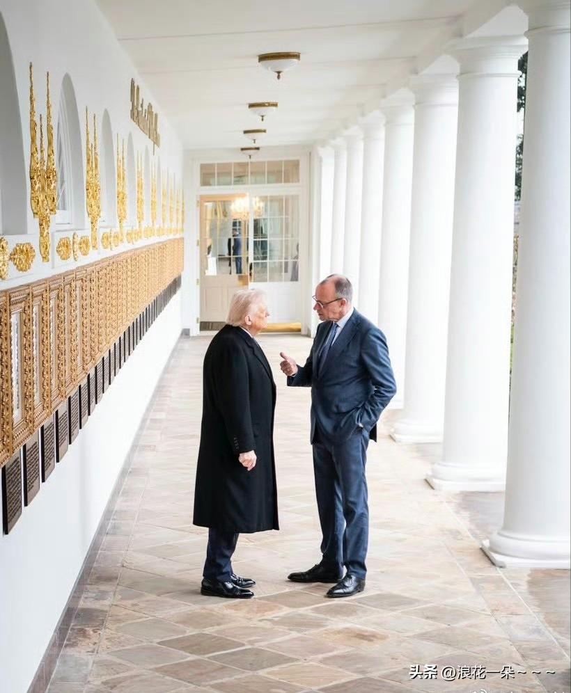 哇塞！外网传疯了？[捂脸]
好图啊！这个镜头和视角拍的不错。
这应该是前几天德国