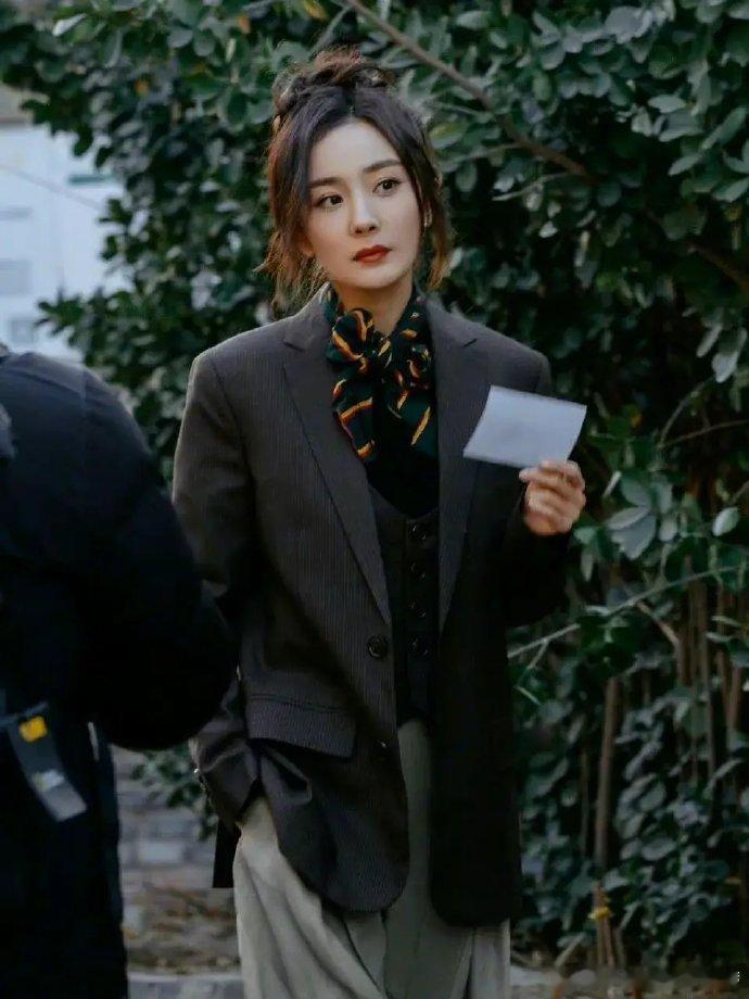 这两位才是真正的体面人，离婚不和前任撕，独立搞事业风风火火 ，没有家长里短…… 