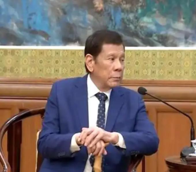 菲律宾副总统突然摊牌：81岁杜特尔特还困在海牙，审判前若发生意外会怎样？背后牵扯